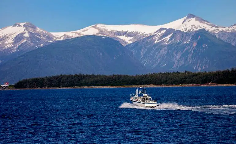barco de pesca de salmón en Alaska