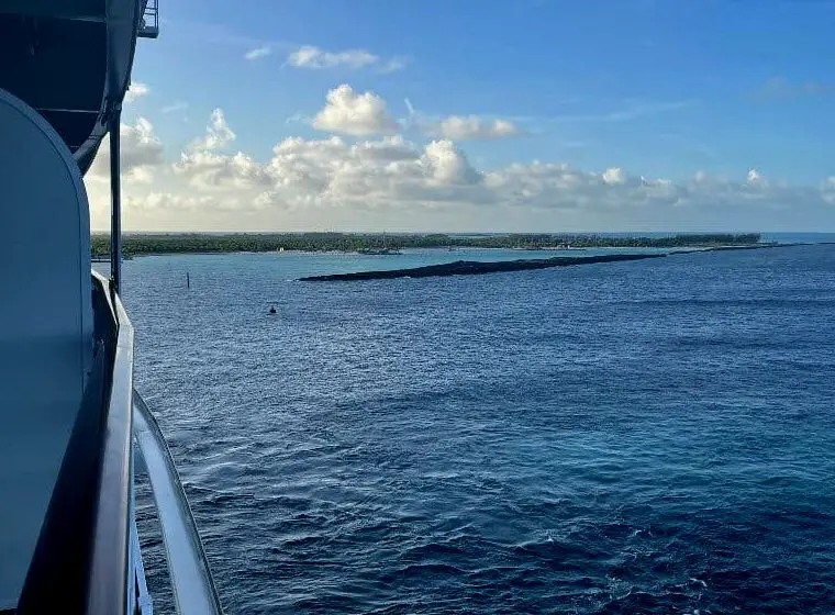La vista cuando el barco llega a Castaway Cay