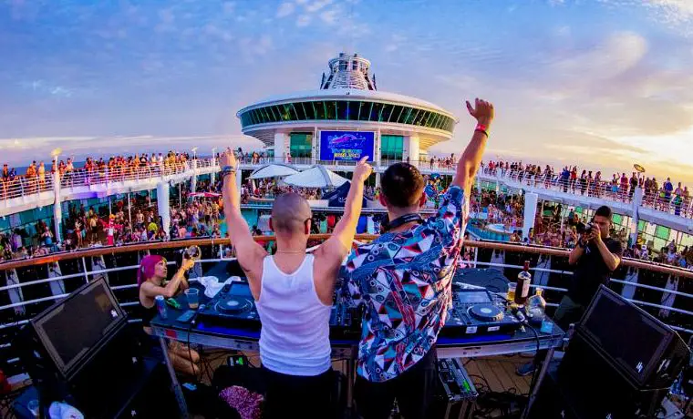 Groove-cruise-cabo