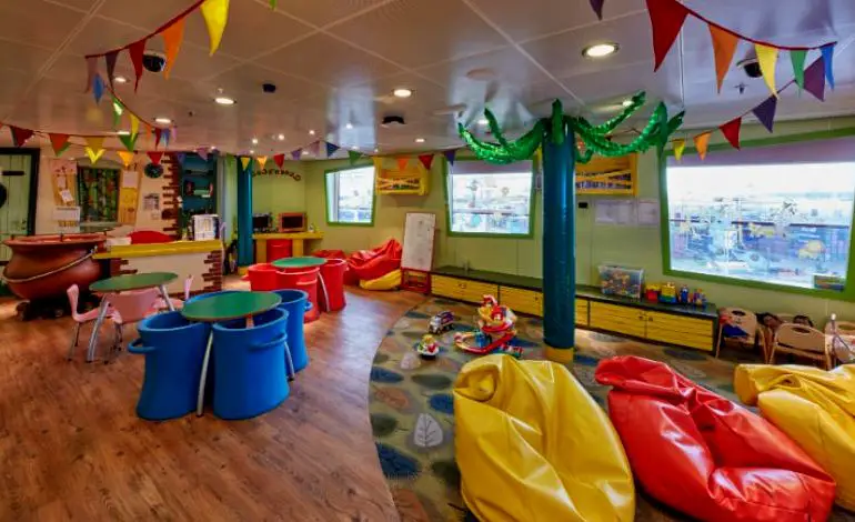 Zona de Juegos para Niños en Queen Elizabeth - Cunard