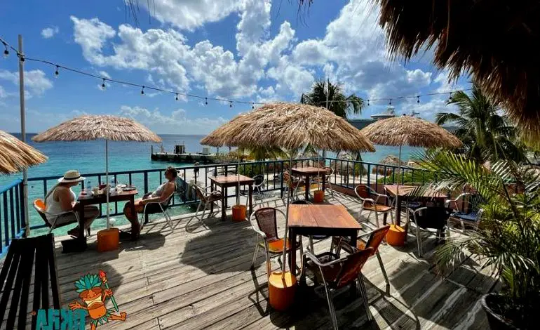 Vista del deck del Tikila Beach Bar