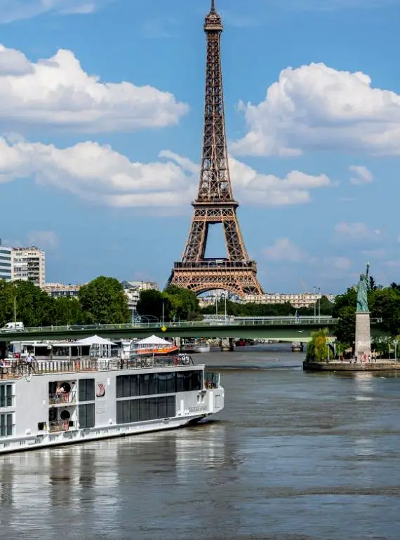 Barco de Viking Longship en París
