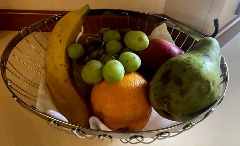 Una cesta de frutas